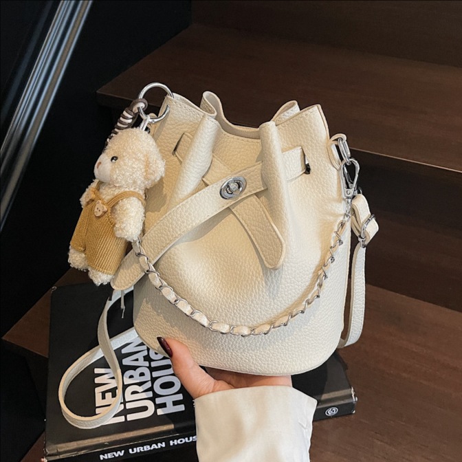 2025 nuevo estilo estilo caliente bolso de cubo coreano bolso de hombro de alto valor para mujer bolso de mensajero simple casual de todo fósforo