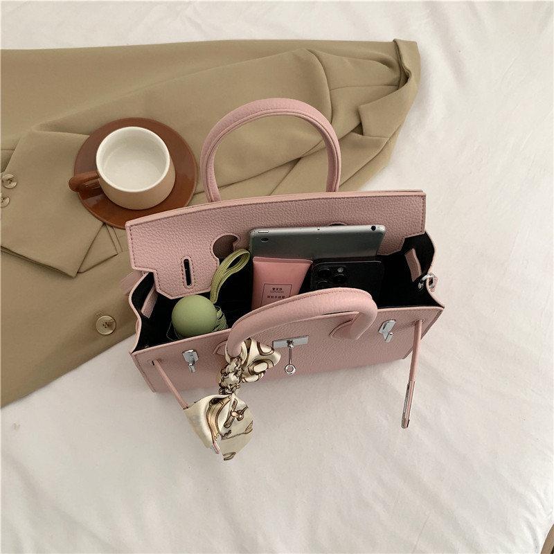 Bolso transfronterizo 2024 nueva tendencia de gran capacidad popular bolso platino patrón de lichi temperamento mensajero bolso femenino