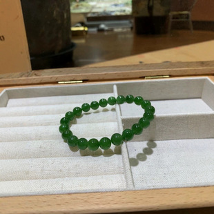 Hetian jade jasper bracelet, beautiful color, carefully selected, beads and jade, upper body super white