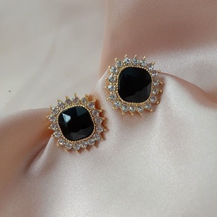 ��ᔳ����͹Ŷ��h�����Y2022����¿���|��ձ�Ů���ɫ���]