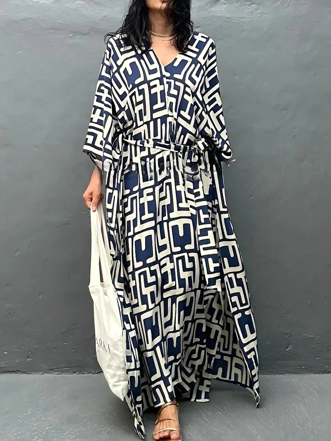 Europa y América transfronterizas nuevas camisas de playa de algodón impresa de cuello v suelta de vacaciones de protección solar vestido largo bañador camisa
