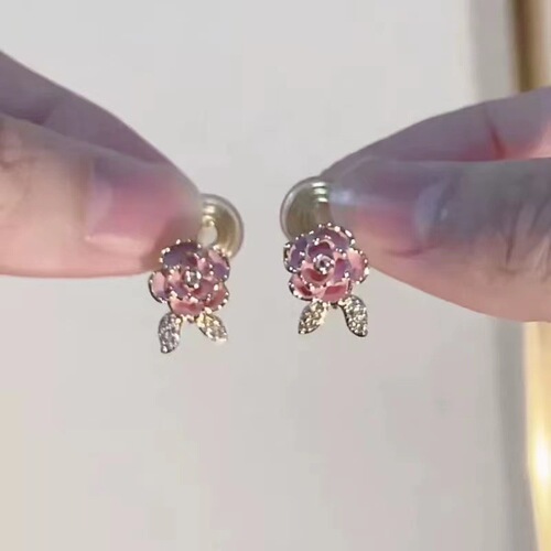 Ultra-fairy-tale-like, dreamy flower-shaped mosquito-repellent coil earrings—no ear piercings required! 2024's latest petite, delicate, Mori-Girl-inspired ear clips that’ll win every girl’s heart.