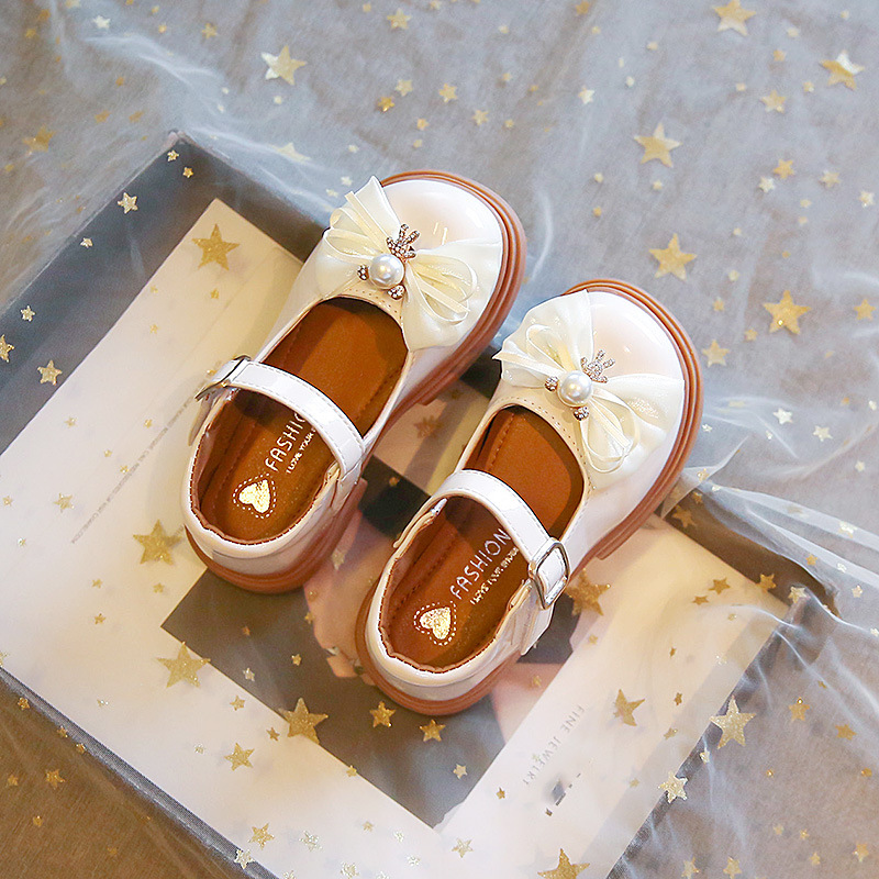 2024 otoño nuevo estilo niña estilo británico oso suela blanda zapatos de cuero de princesa con lazo coreano en stock