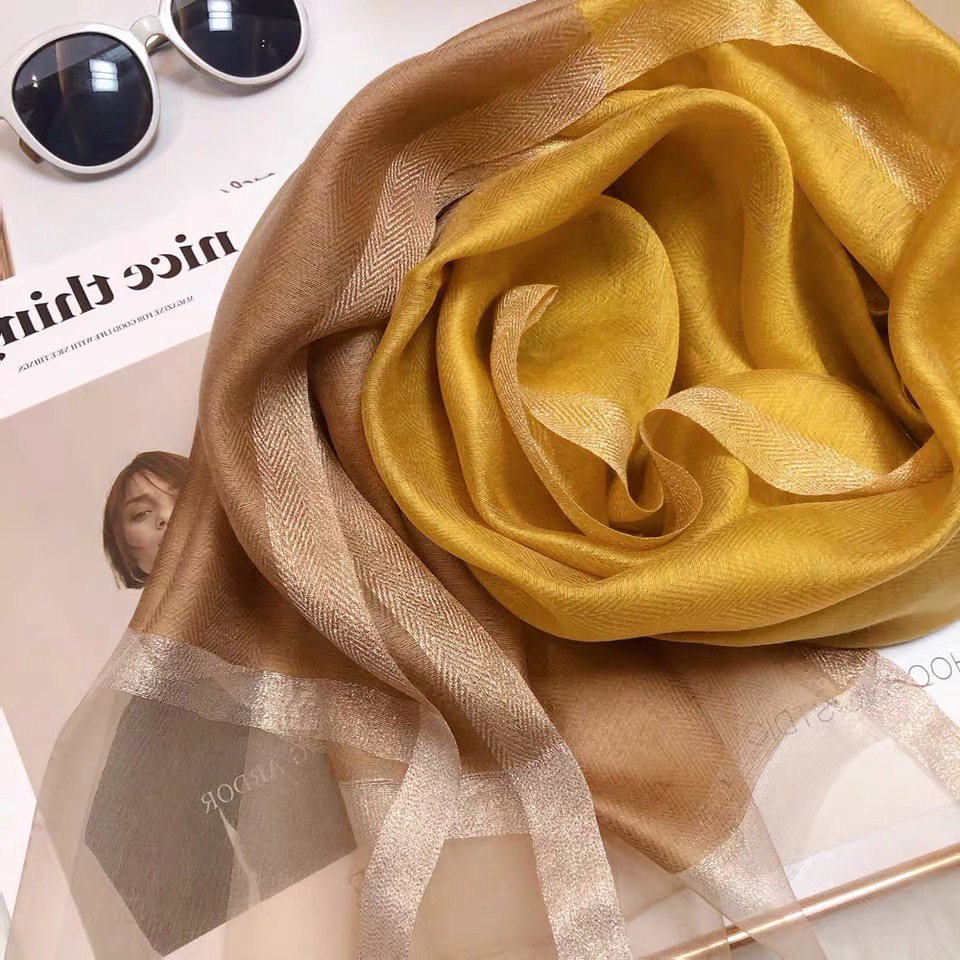 밀짚 노란색 이중 철자