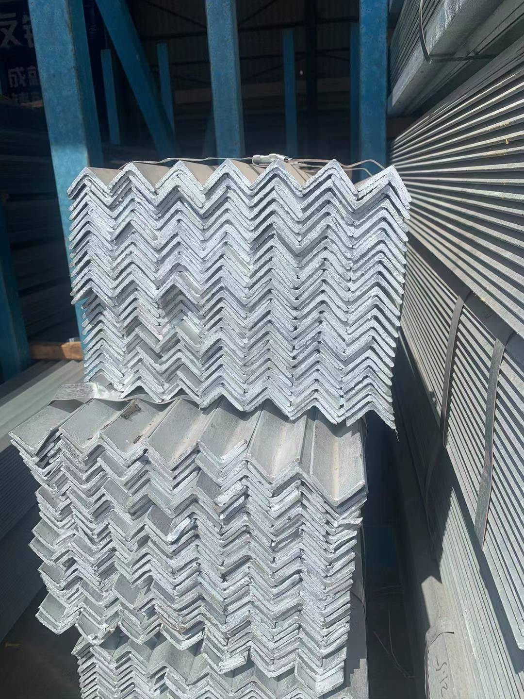 角钢 冷拉角钢 三角铁角钢 140*6角钢 冲孔角钢  货架角钢