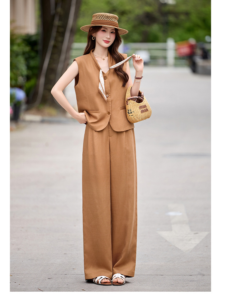 Bộ vest nữ gồm áo gile và quần tây ống đứng cạp cao — màu đen, màu cam, màu trắng ngà chi tiết 9