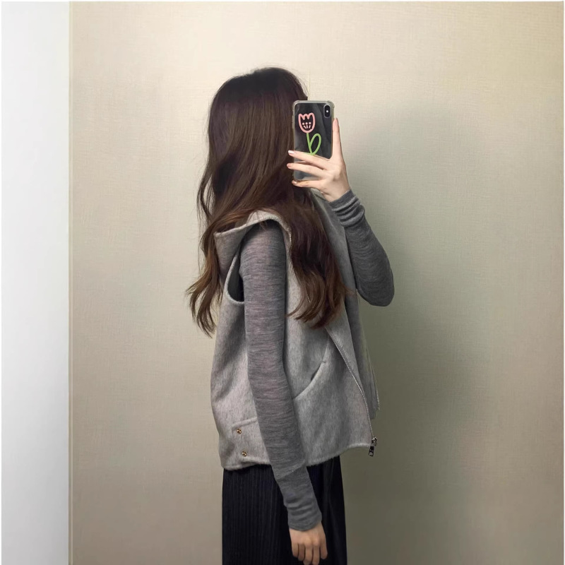 Own Factory Hooded Vest + Base Layer Top for Women, New Autumn Style, High-End Loose Versatile Sleeveless Jacket