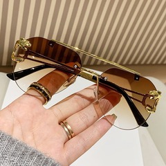 新型欧米の越境ファッションの高級感のサングラスの男性の女性の大きい顔はやせている豹の頭のサングラスのネットの赤い同種を現します。