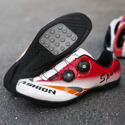 T70四季の高速道路の車は靴の自転車の靴の自転車の靴をロックします。