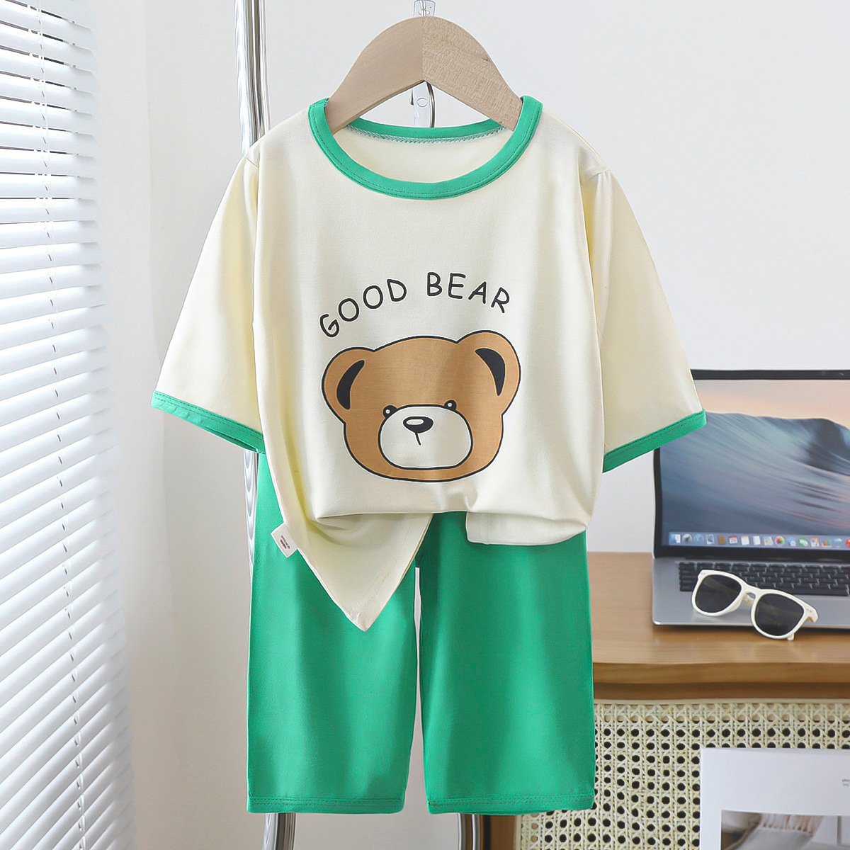 El nuevo traje de manga tres cuartos de servicio a domicilio de Yasser, pijamas de estilo caliente para niñas y tesoros para hombres, ropa de aire acondicionado para niños grandes y delgados de verano