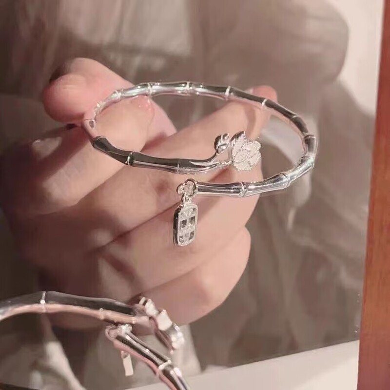 Hot-Selling Bracelets, New Products in Physical Stores, Jewelry Stalls, Simple Classic Bracelets, Niche Light Luxury and Exquisite Jewelry