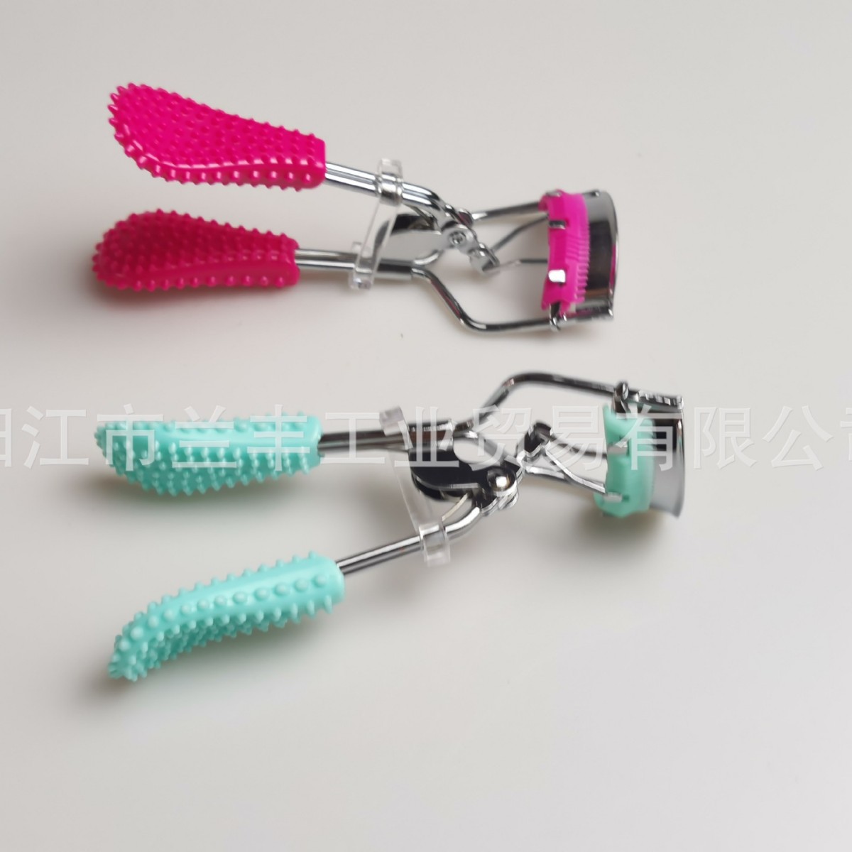 Clip de pestañas con pestañas de curva natural de curva de estilo duradero bienvenido a la muestra para agregar un diseño personalizado