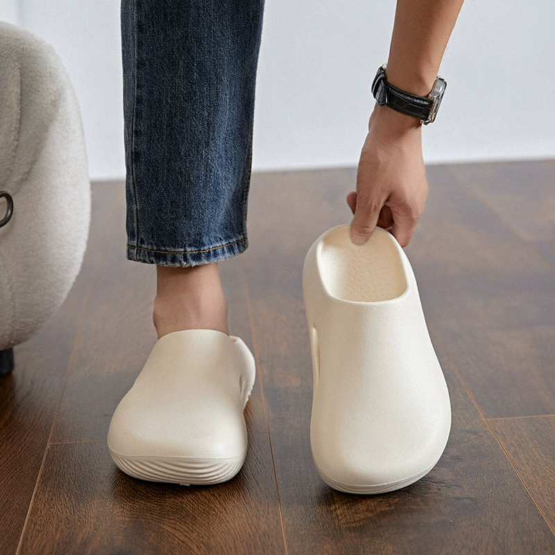 Поставка трансграничных 2025, новые мужские тапочки с отверстиями для хлеба, нескользящие тапочки на толстой подошве для верхней одежды, сандалии для мужчин на открытом воздухе