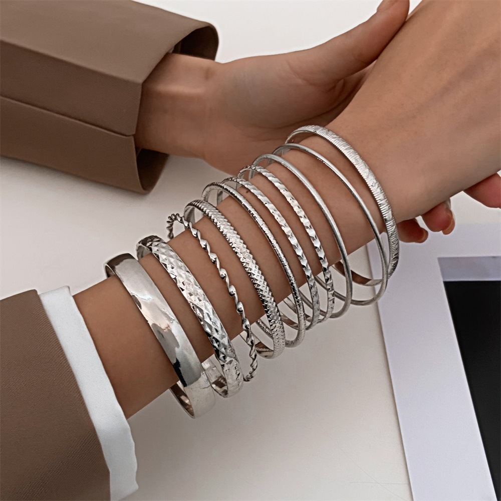 Bracelet multi-rangs minimaliste empilable léger et confortable_voghion.com