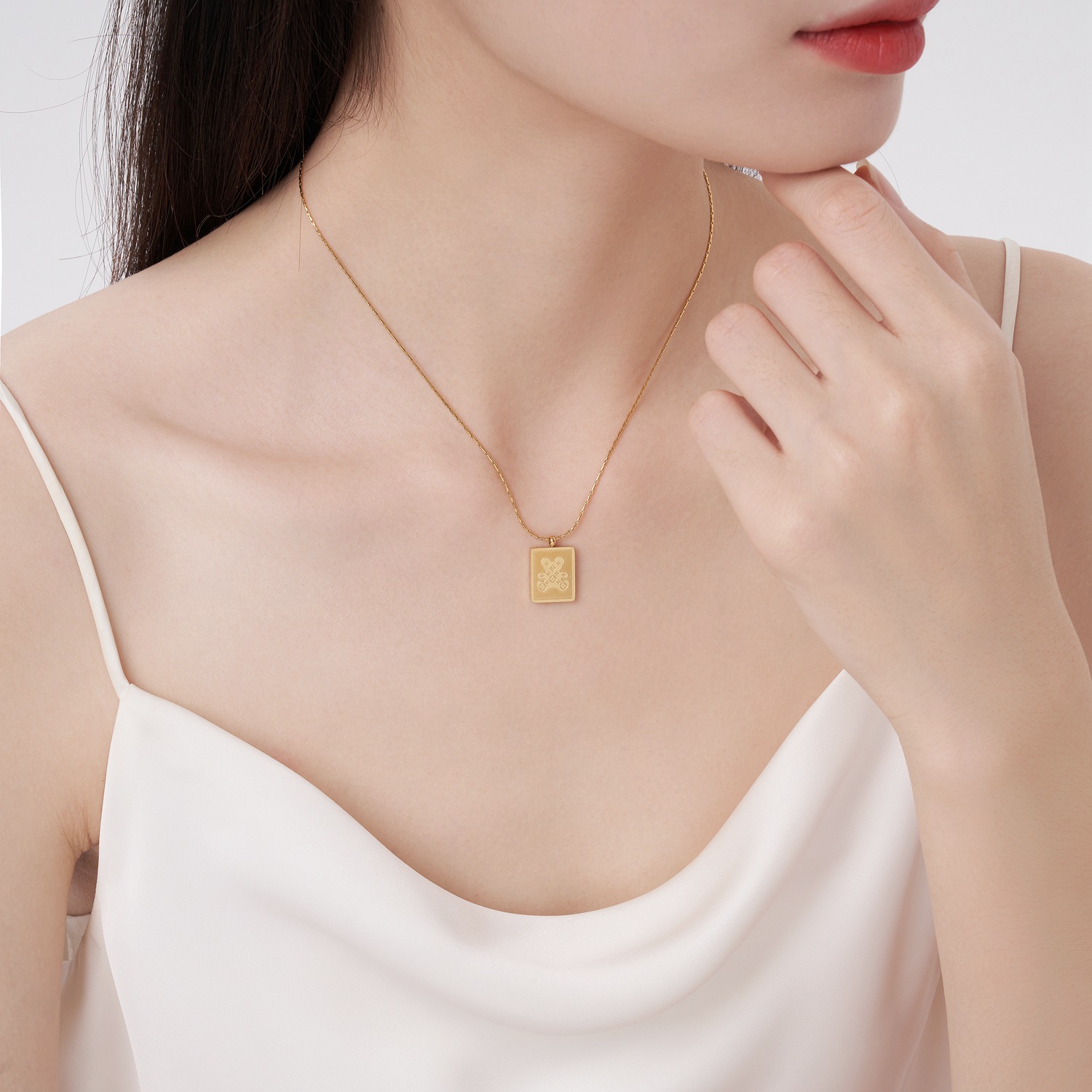 ins风小众设计方牌小熊吊坠项链女百搭不掉色钛钢锁骨链饰品批发|ms