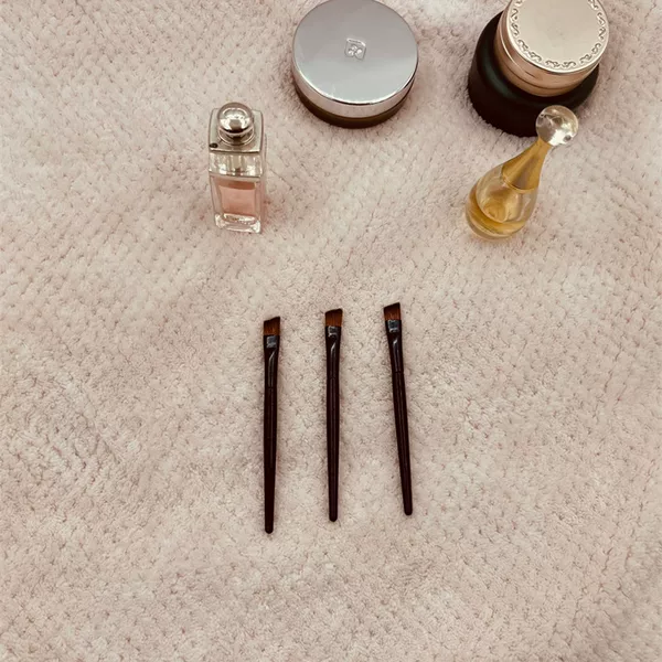 Small Slanted Eyebrow Brush, Black Eye Brush, Makeup Brush, Multi-Color Eye Shadow Brush, Makeup Accessories, Makeup Tools