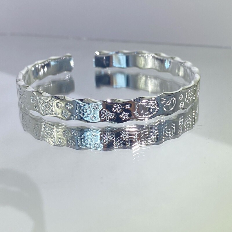 Hello Kitty Lucky Charm Bracelet, Solid Open Bangle, Sweet and Versatile, High-End Simple Bracelet, Gift for Best Friend