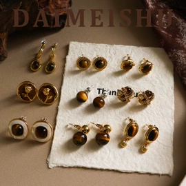 项链;耳环;手链