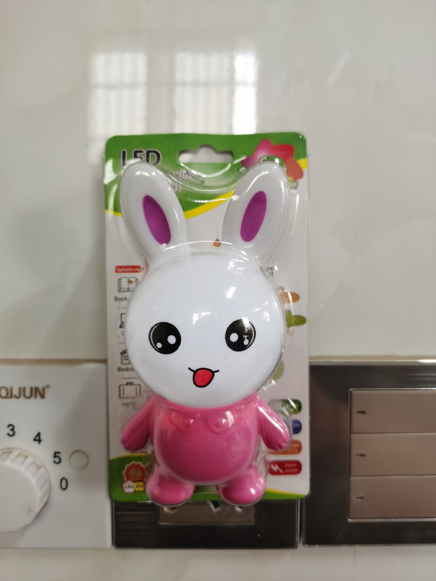 조명으로 제어되는 전신 토끼