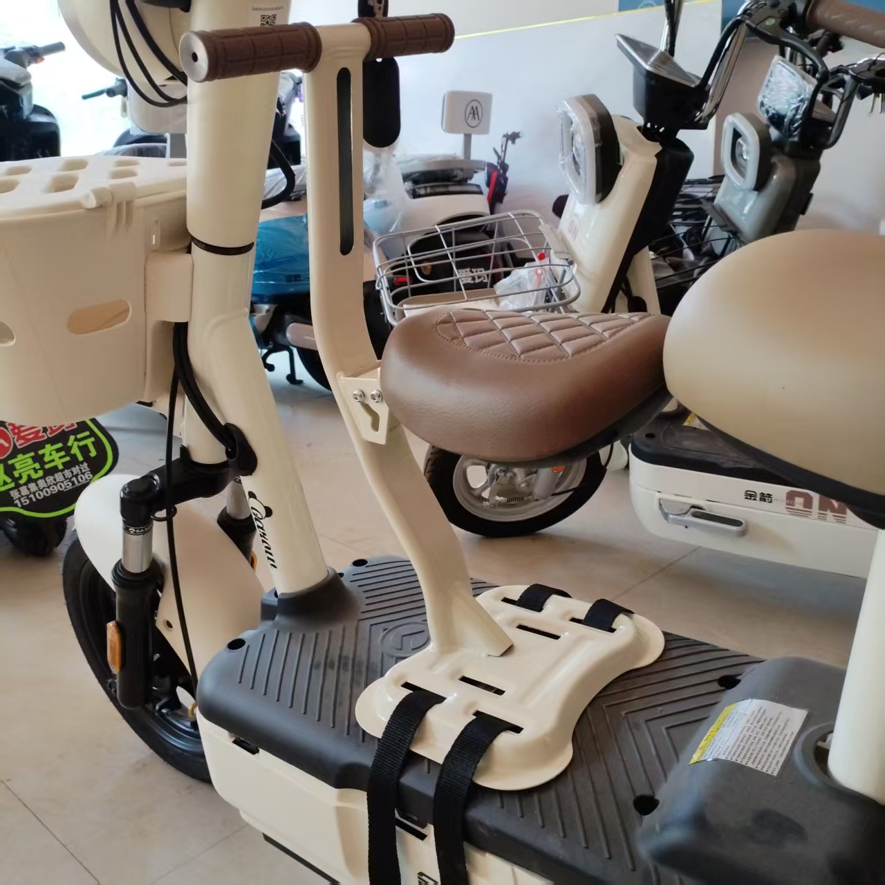 Manufacturer wholesale electric vehicle front-mounted child seat, foldable child baby electric motorcycle armrest stool safety seat
