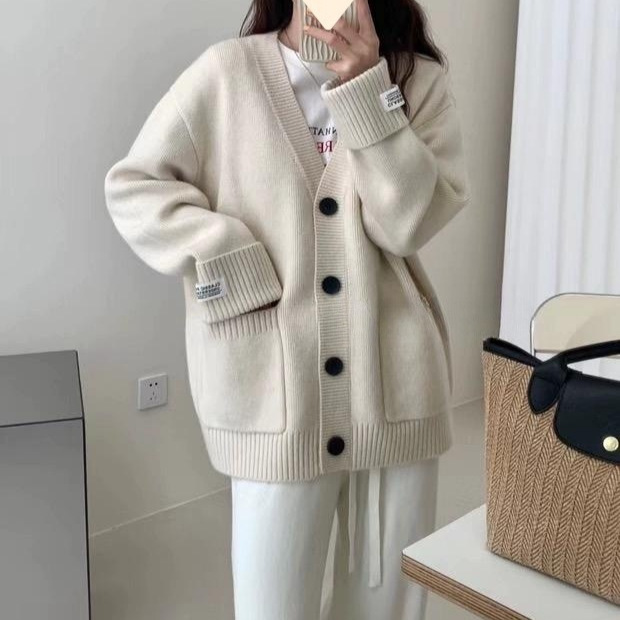 Autumn and Winter New Retro Knitted Cardigan for Women, Korean Style, Loose and Slimming, Rolled Cuffs, Patch Pockets, Soft Sweater Jacket