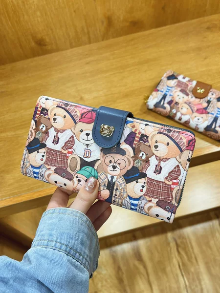 Cartoon Bear Long Wallet with Printed Pattern, Two Styles for Girls, Suitable for Daily Outings, Soft Texture, Portable with Clasp