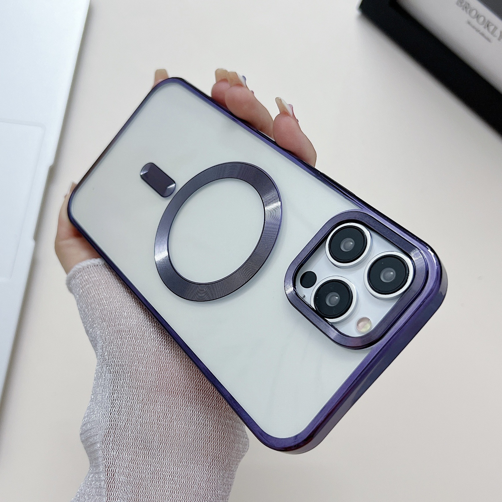 Funda para teléfono móvil Apple 16 galvanoplastia magnético iPhone14 color sólido escudo dorado 15promax funda protectora de silicona