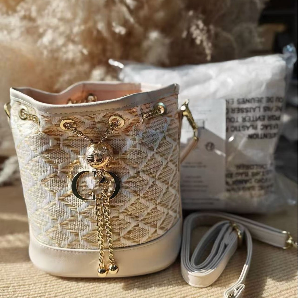 广州女士包批发bags2024年春季新款牛仔料包印花水桶包 ins斜挎包