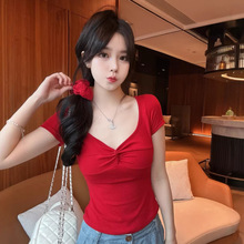 百搭少女夏季新款甜美风正肩扭结V领短袖t恤修身一体式带胸垫上衣