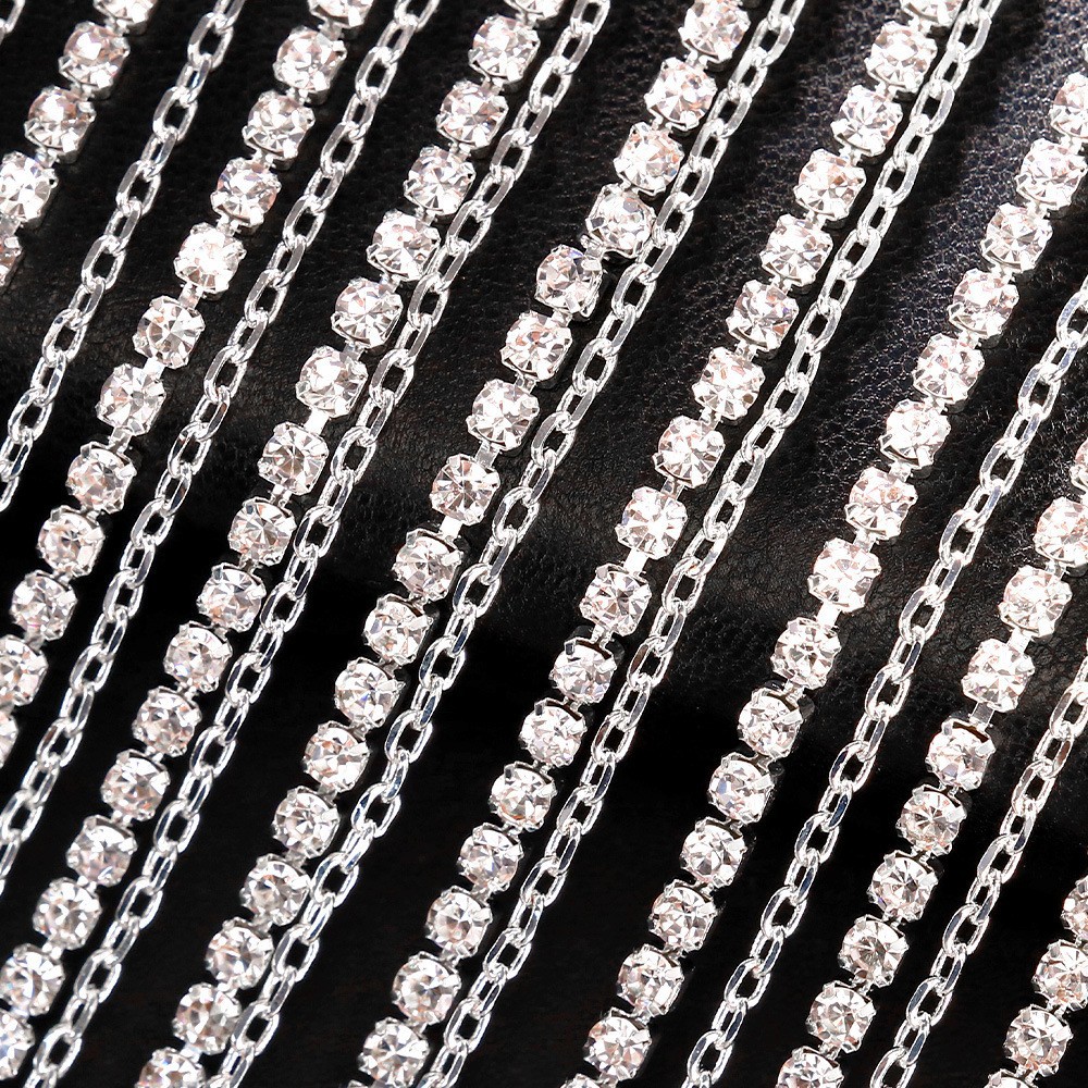 MAC054 Маска-цепочка для лица со стразами и кисточками0