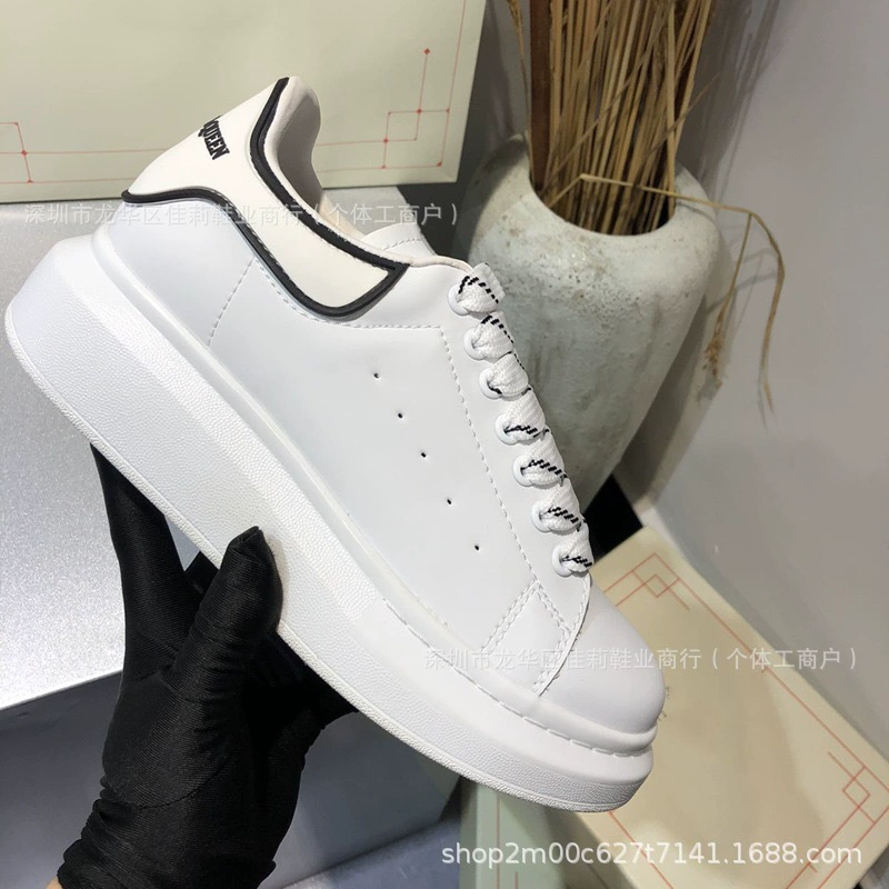 Европейская станция Маккуин капает резиновый хвост маленькие белые туфли осень и зима 2024 новая звезда та же повседневная обувь с толстым подошвом для женщин