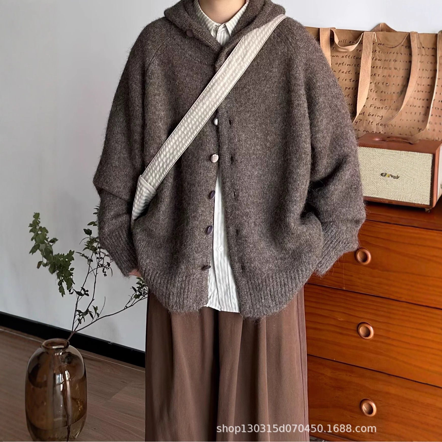 2025 otoño y invierno de alta calidad sensación de lana perezosa mezcla de lana femenina gruesa con sudadera con capuz para hombres blando nicho de punto glutinoso