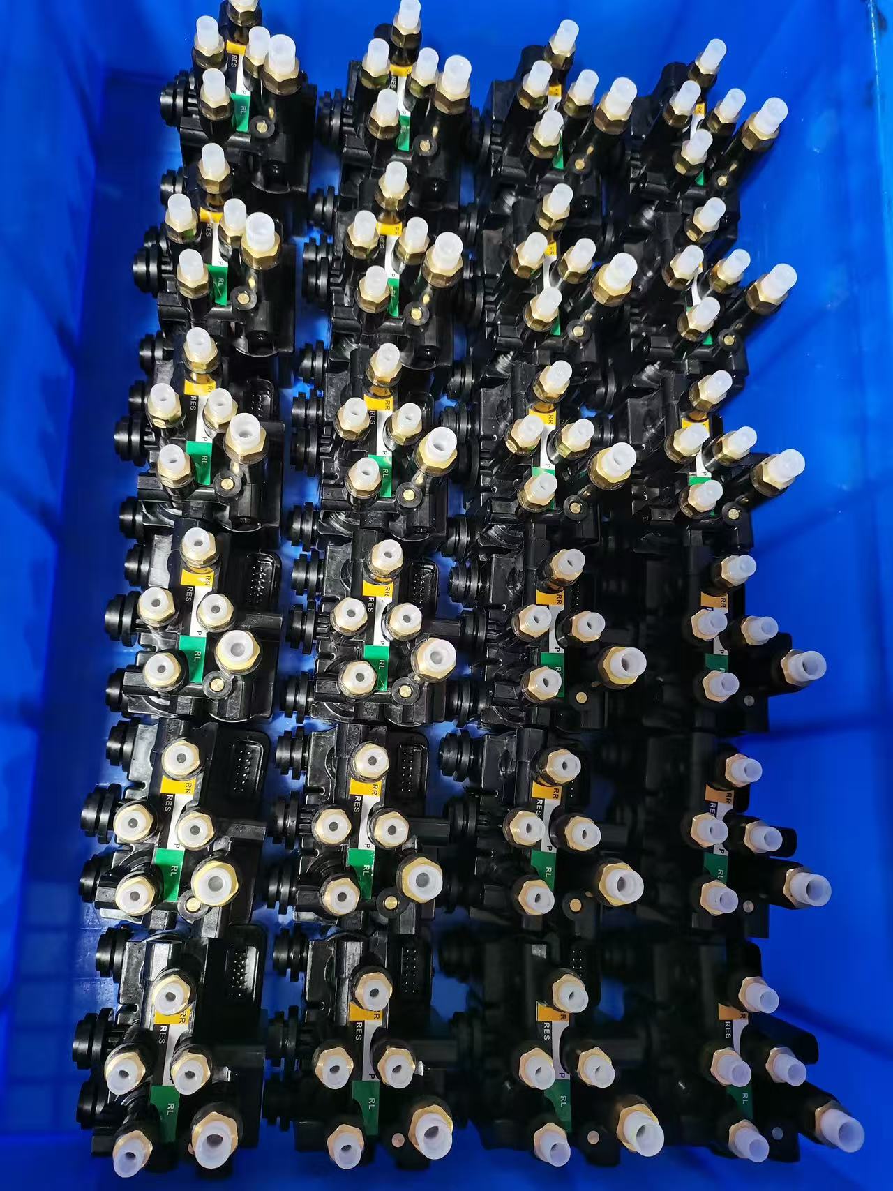 Air pump distribution valve LR070246 is suitable for Land Rover L405L494 rear LR113342 shock absorber valve manufacturer