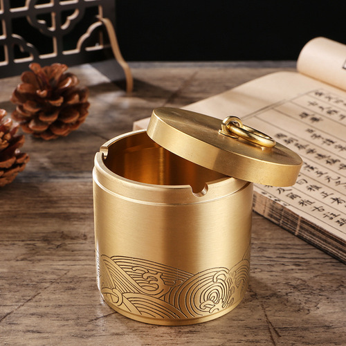 Creative brass car ashtray with cover, personalized trendy home office retro anti-fly ash Chinese ashtray wholesale