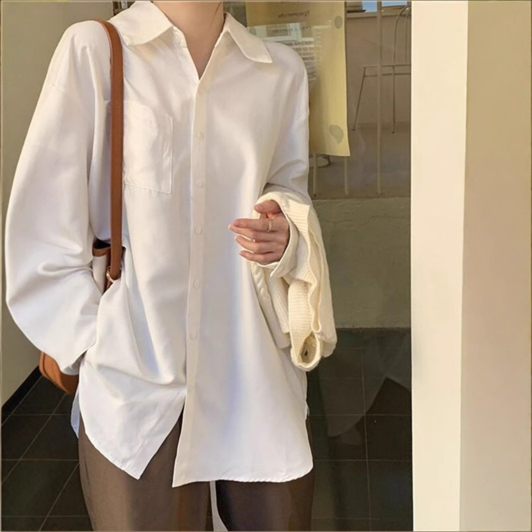 흰색 셔츠 여성의 봄과 가을 새로운 느슨한 중간 길이 디자인 센스 틈새 내베이스 셔츠 긴팔 탑