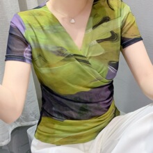 欧货交叉V领网纱短袖T恤女时尚性感小衫印花气质上衣修身半袖体恤