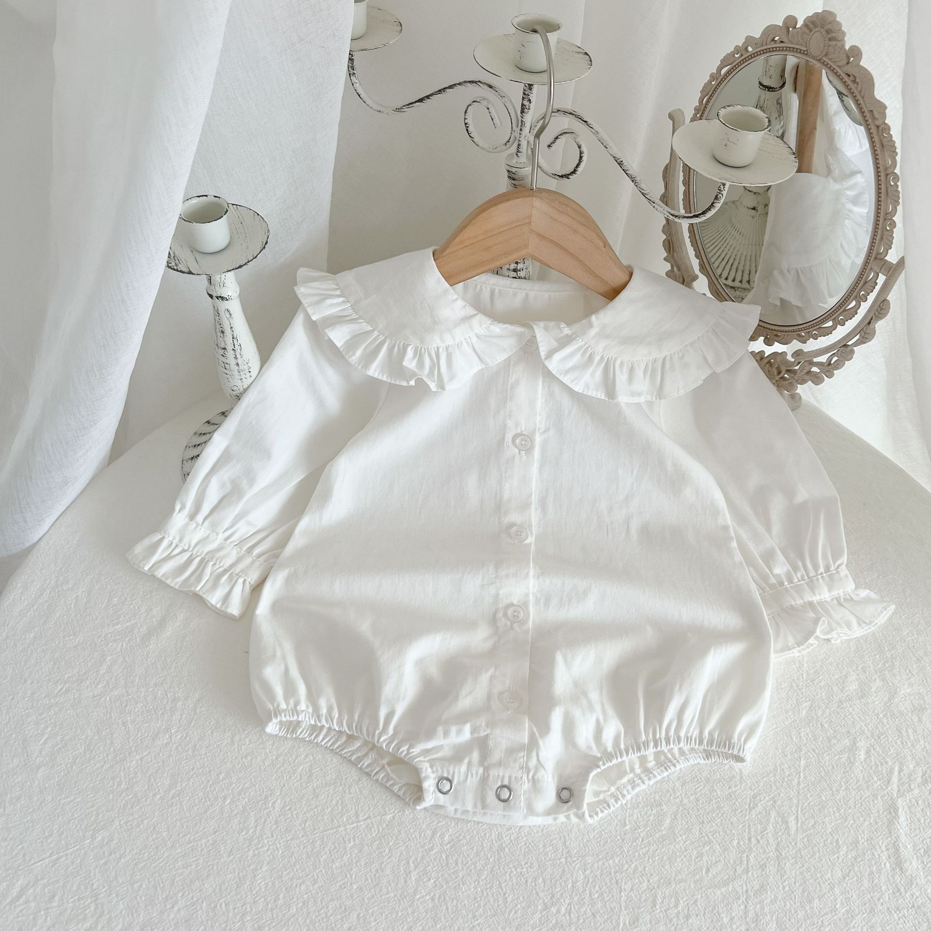 Otoño nuevo estilo bebé niña simple color sólido manga larga mameluco encaje muñeca collar vaina bebé mono mameluco