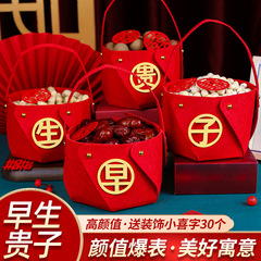 早生貴子さんが結婚してベッドを押さえて婚約祝い用品を飾っています。