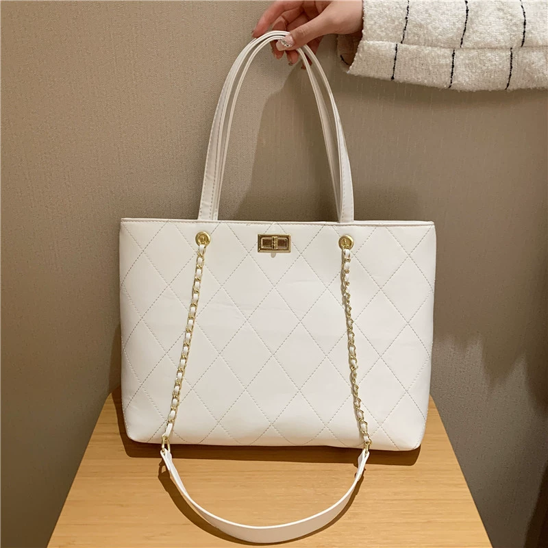 Capacious chain, fashionable one-shoulder bag, chain bag, 2023 collection, wholesale