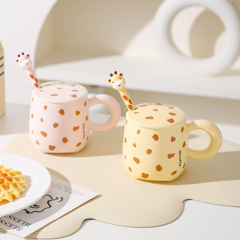 Tazas de cerámica creativas y lindas tazas con cubierta de cucharas tazas de agua para niños tazas de pareja tazas de leche tazas de café para chicas