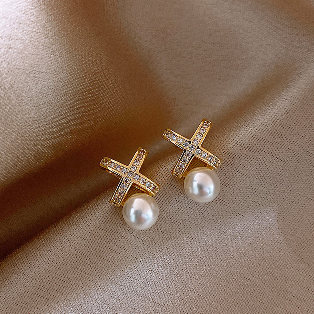 Aguja de plata de moda alta sensación de diamante de goteo de aceite pendientes nicho universal elegante pernos de orejas ligero lujoso temperamento simple orejas para mujeres