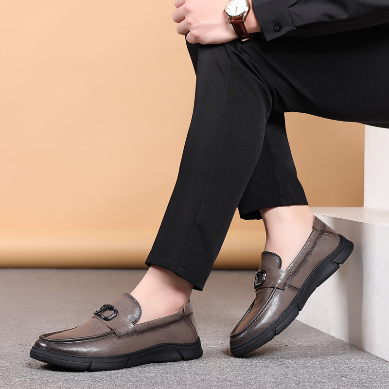 Primavera nueva capa superior de piel de oveja zapatos de cuero casual de los hombres zapatos de guisantes de cuero genuino zapatos de hombre de mediana edad zapatos de una sola capa