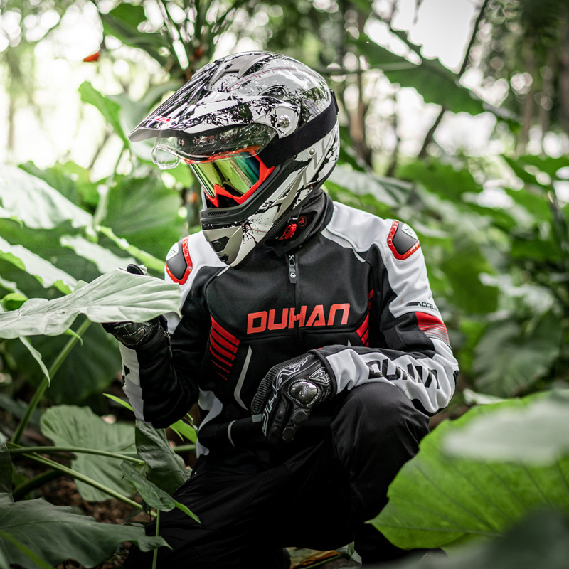 �ź�Ħ�г����з���Ů�������ļ�������ͨ��͸����ʿװ��