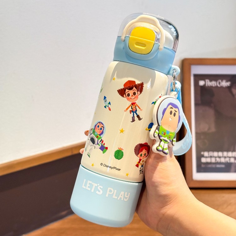 Juguetes de oso de fresa movilización total taza de aislamiento térmico 316 acero inoxidable portátil para niños doble taza de agua de paja especial para la escuela