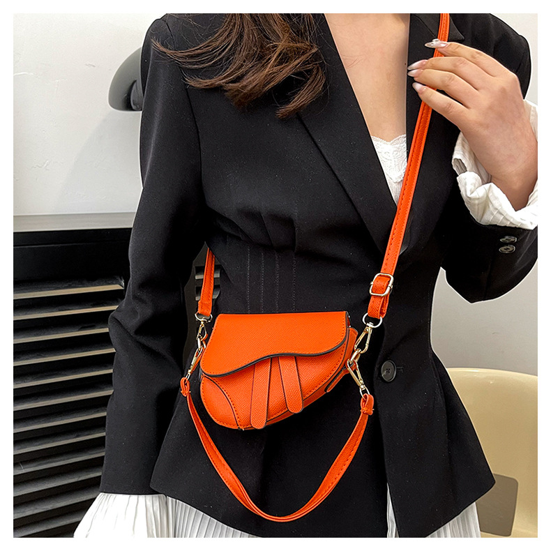 Kleines Nischendesign für Frauen 2024 neuer Sommer minimalistischer Crossbody, einzelne Schulter, Unterarmtasche, modische Textur_voghion.com