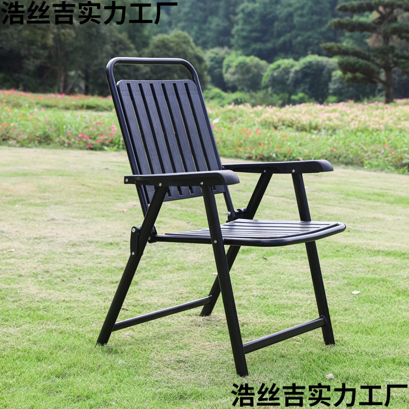 Una silla verde plegable actualizada negra.