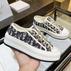 D ファミリーレター刺繍キャンバスシューズ 2025 春夏新作厚底レースアップ多用途カジュアルフラットスポーツシューズ女性用