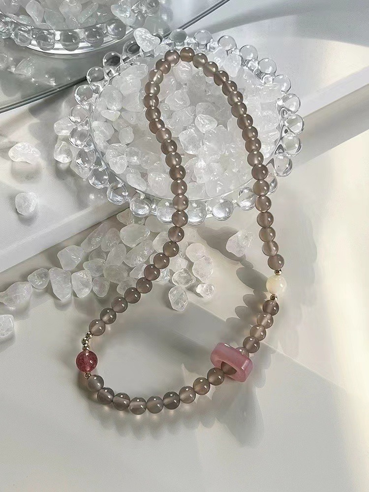 Grey agate crystal bracelet, a niche design for women, white butterfly shell bracelet, a high-end natural strawberry crystal double-ring bracelet for best friends, 281 undefined