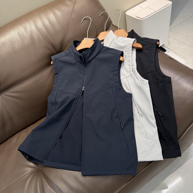 Autumn men's outdoor sports vest with three-dimensional tailoring, upright collar, soft shell, fleece lining, warm and casual, trendy