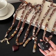 复古碎花爱心吊坠丝巾项链女小众设计感时尚毛衣链高级感颈链配饰